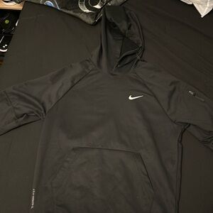 Men Nike Thermal hoodie- N size S
